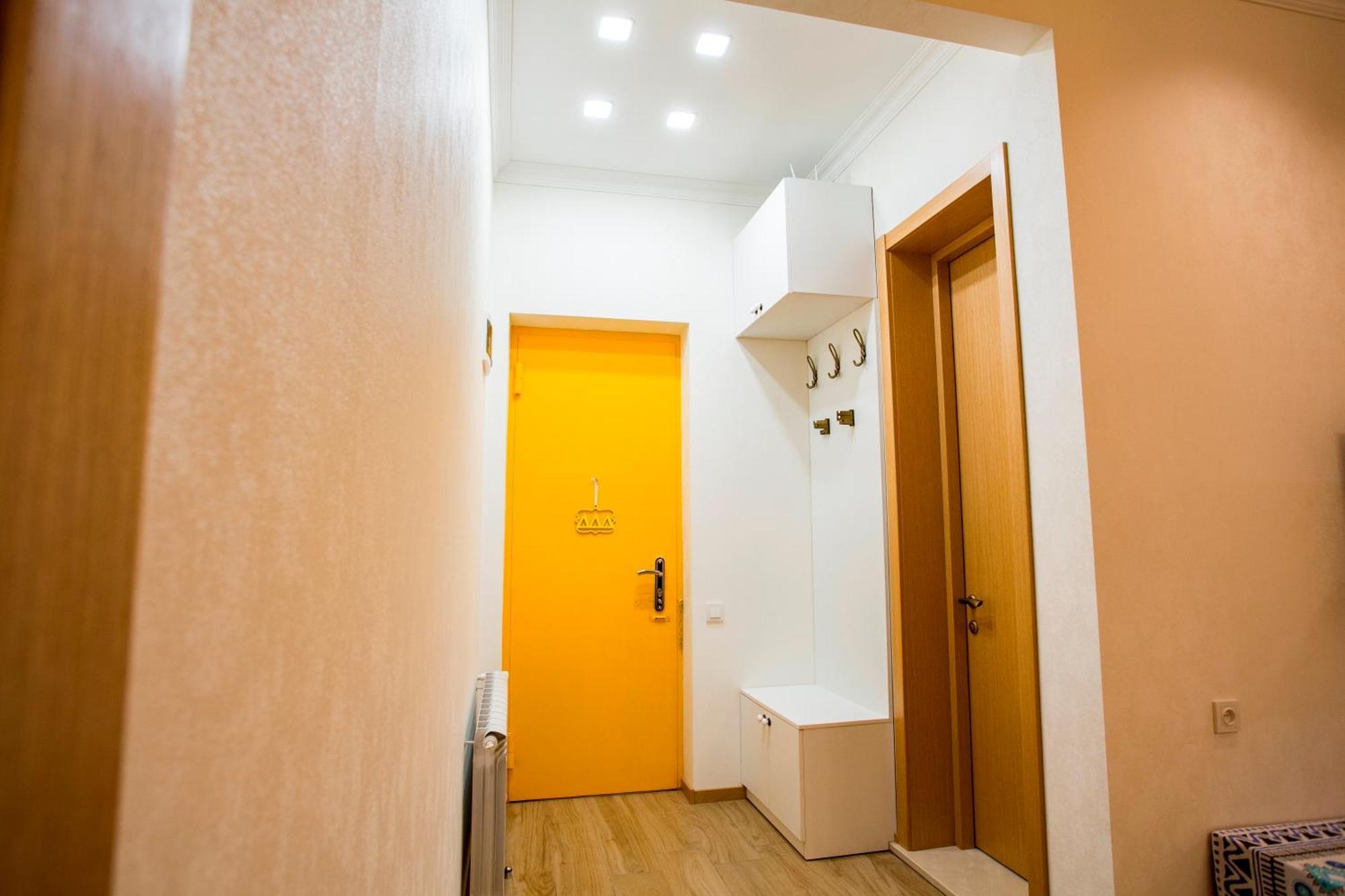 Yellow Apartment In Avlabari Tbilisi Exterior photo