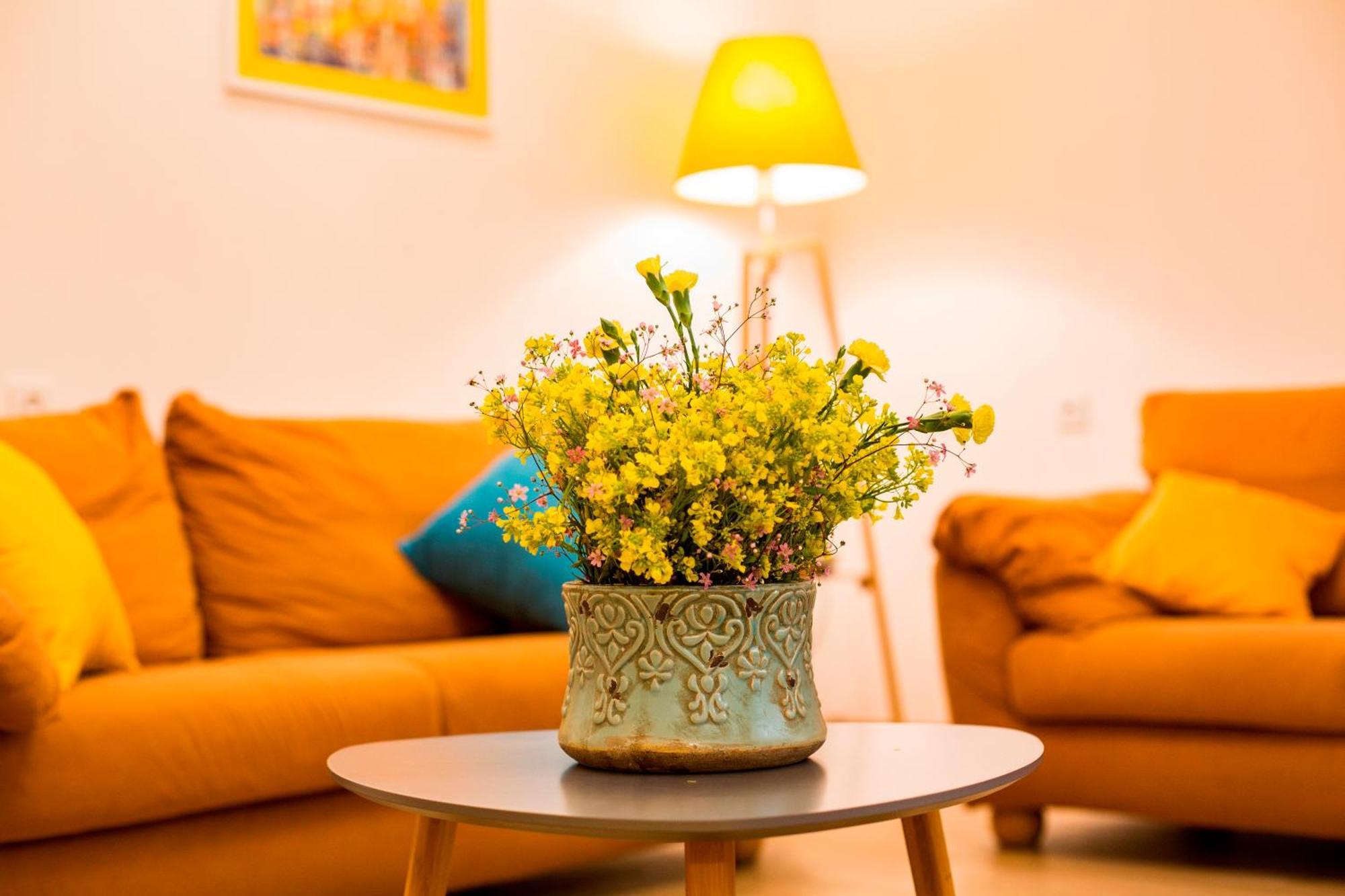 Yellow Apartment In Avlabari Tbilisi Exterior photo